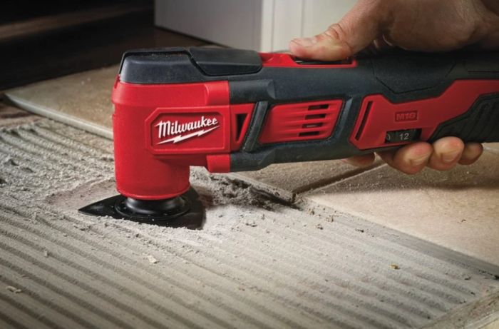 Інструмент багатофункціональний акумуляторний MILWAUKEE M18 BMT-421C (ЗУ+2акк.+кейс)