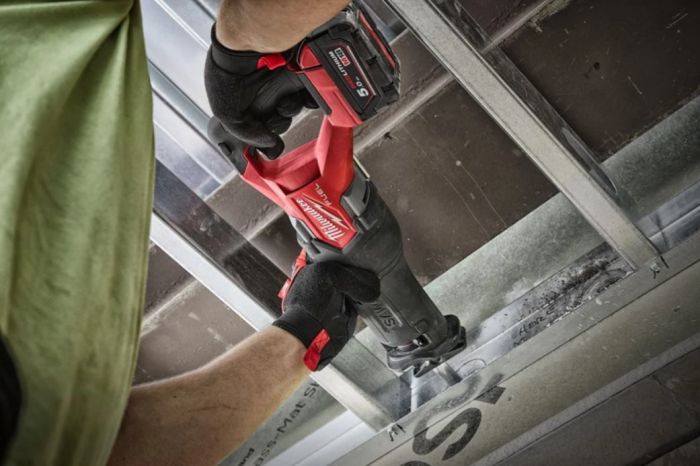 Пила шабельна акумуляторна безщіткова MILWAUKEE M18 FSZ-0X (каркас+HDкейс)