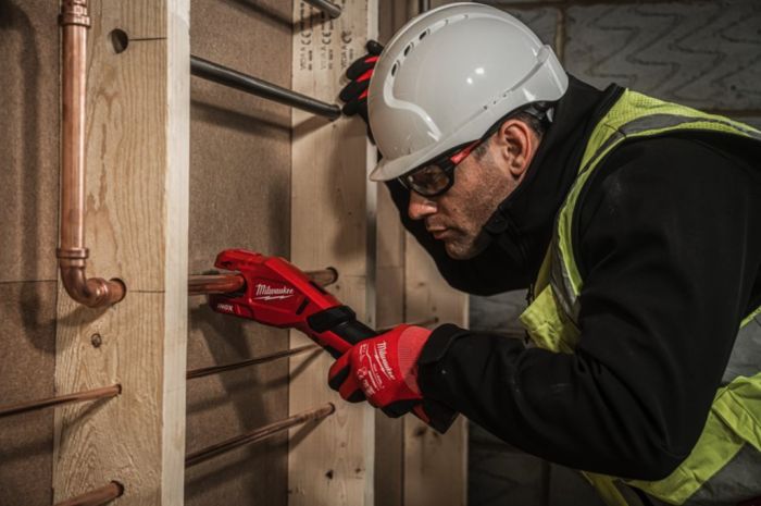 Труборіз акумуляторний по нержавіючій сталі MILWAUKEE M12 PCSS-0 (каркас)