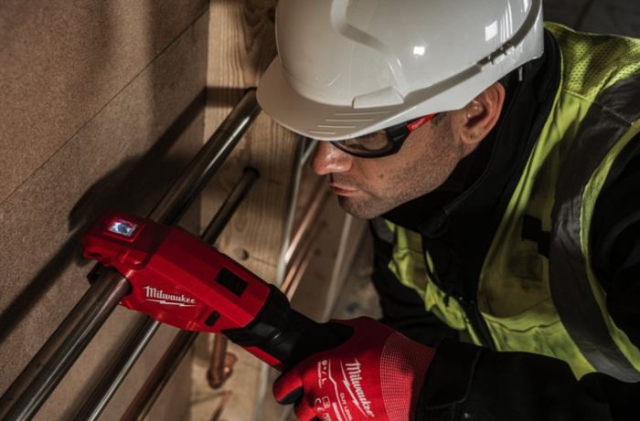Труборіз акумуляторний по нержавіючій сталі MILWAUKEE M12 PCSS-0 (каркас)