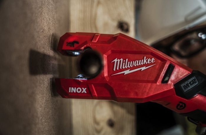 Труборіз акумуляторний по нержавіючій сталі MILWAUKEE M12 PCSS-0 (каркас)