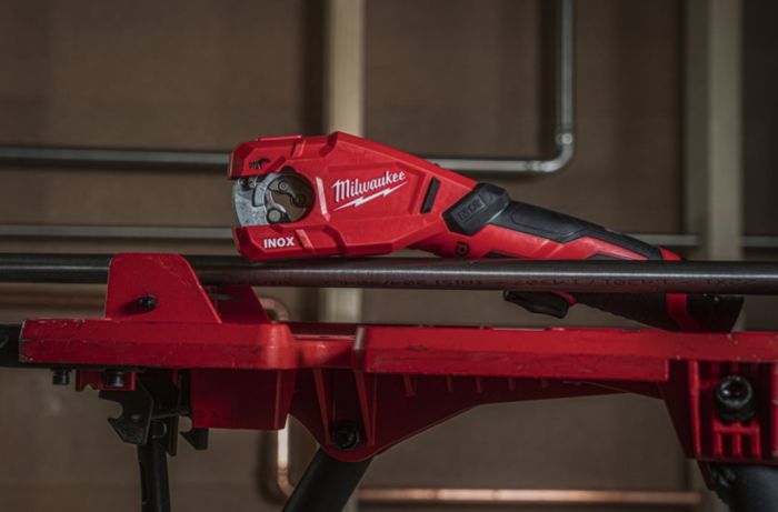Труборіз акумуляторний по нержавіючій сталі MILWAUKEE M12 PCSS-0 (каркас)