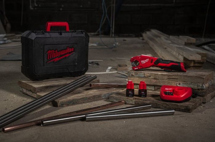 Труборіз акумуляторний по нержавіючій сталі MILWAUKEE M12 PCSS-0 (каркас)