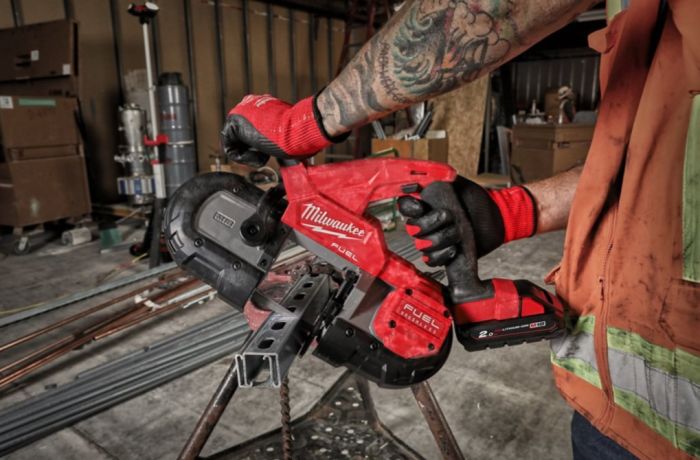 Пила стрічкова акумуляторна безщіткова MILWAUKEE M18 FBS85-0C (каркас+кейс)