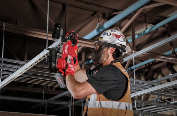 Пила стрічкова акумуляторна безщіткова MILWAUKEE M18 FBS85-0C (каркас+кейс)