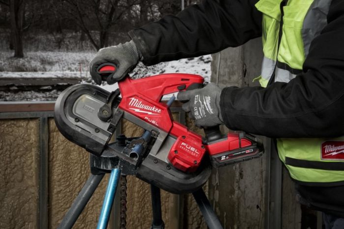 Пила стрічкова акумуляторна безщіткова MILWAUKEE M18 FBS85-0C (каркас+кейс)