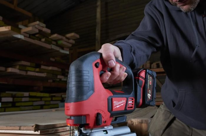 Пила лобзиковая аккумуляторная MILWAUKEE M18 BJS-0 (каркас)