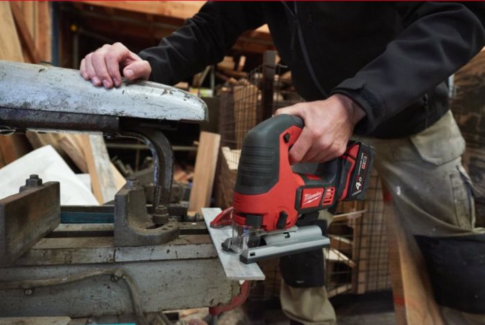 Пила лобзиковая аккумуляторная MILWAUKEE M18 BJS-0 (каркас)
