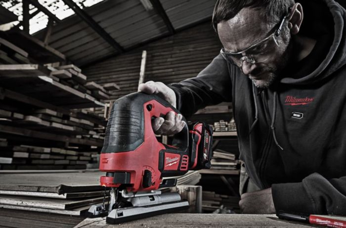 Пила лобзиковая аккумуляторная MILWAUKEE M18 BJS-0 (каркас)
