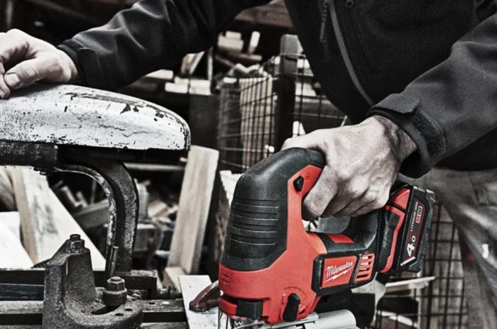 Пила лобзиковая аккумуляторная MILWAUKEE M18 BJS-0 (каркас)