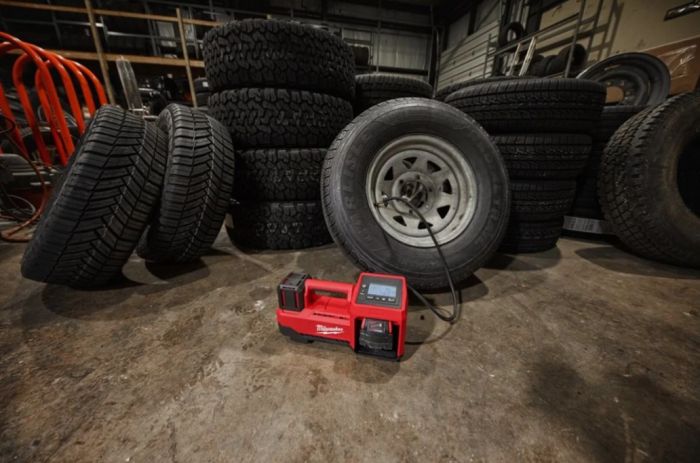 Насос повітряний акумуляторний безщітковий MILWAUKEE M18 BI-0 (каркас)