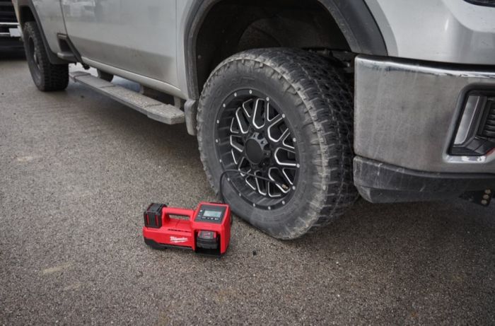 Насос повітряний акумуляторний безщітковий MILWAUKEE M18 BI-0 (каркас)