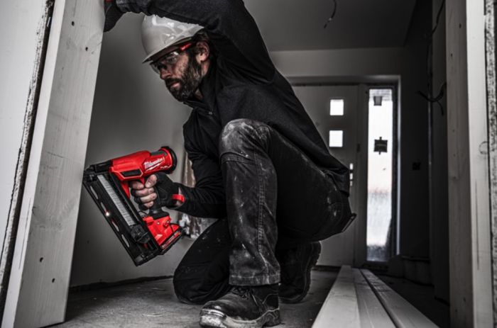 Пістолет цвяхів акумуляторний безщітковий MILWAUKEE M18 FN16GA-0X (32-64мм)(каркас, HDкейс)