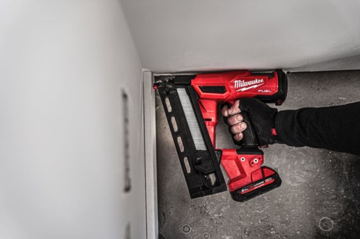 Пістолет цвяхів акумуляторний безщітковий MILWAUKEE M18 FN16GA-0X (32-64мм)(каркас, HDкейс)