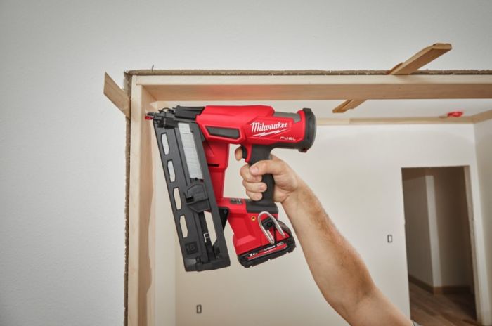Пістолет цвяхів акумуляторний безщітковий MILWAUKEE M18 FN16GA-0X (32-64мм)(каркас, HDкейс)