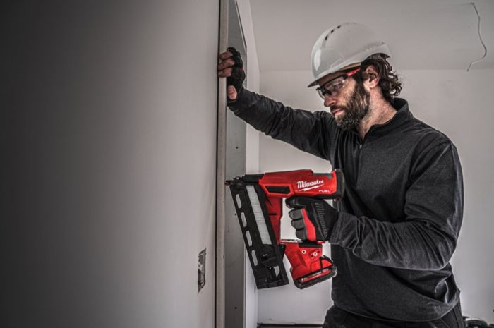 Пістолет цвяхів акумуляторний безщітковий MILWAUKEE M18 FN16GA-202X (32-64мм)(ЗУ+2Х2Ач)