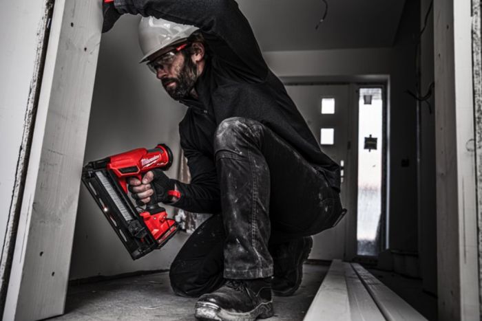 Пістолет цвяхів акумуляторний безщітковий MILWAUKEE M18 FN16GA-202X (32-64мм)(ЗУ+2Х2Ач)