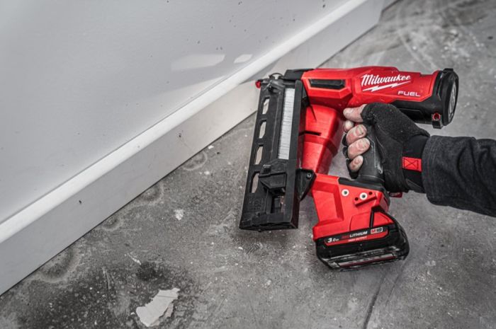 Пістолет цвяхів акумуляторний безщітковий MILWAUKEE M18 FN16GA-202X (32-64мм)(ЗУ+2Х2Ач)