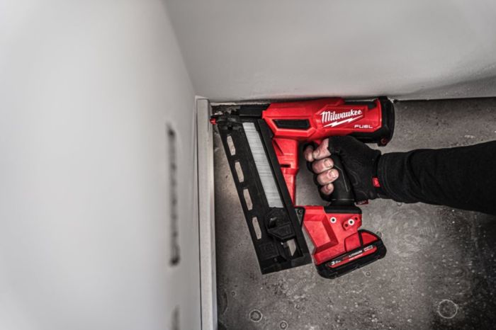 Пістолет цвяхів акумуляторний безщітковий MILWAUKEE M18 FN16GA-202X (32-64мм)(ЗУ+2Х2Ач)