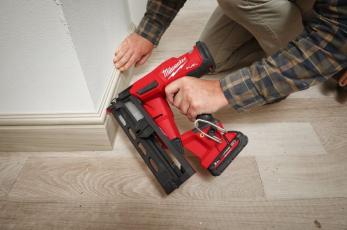 Пістолет цвяхів акумуляторний безщітковий MILWAUKEE M18 FN16GA-202X (32-64мм)(ЗУ+2Х2Ач)