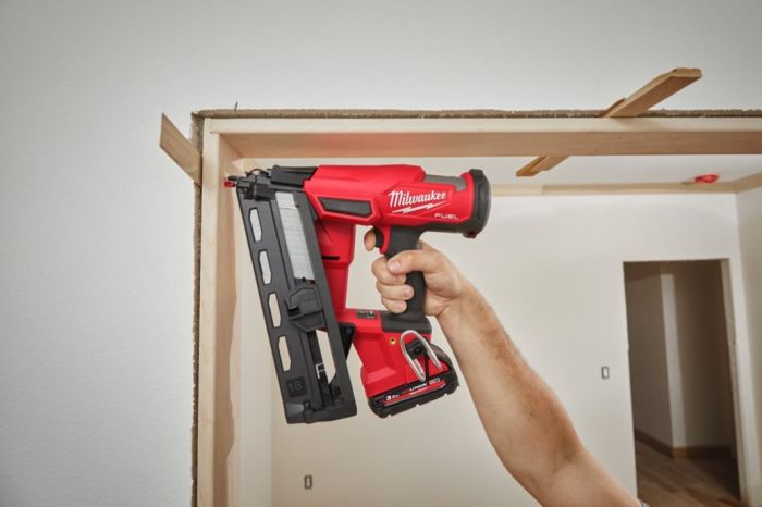 Пістолет цвяхів акумуляторний безщітковий MILWAUKEE M18 FN16GA-202X (32-64мм)(ЗУ+2Х2Ач)