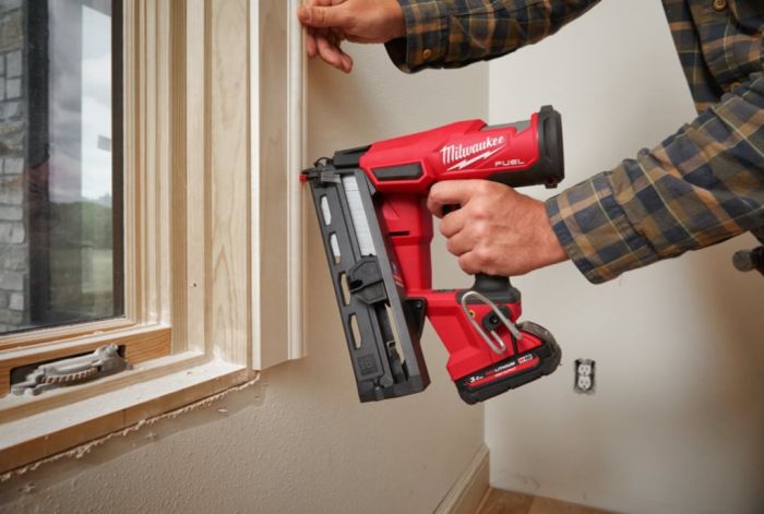 Пістолет цвяхів акумуляторний безщітковий MILWAUKEE M18 FN16GA-202X (32-64мм)(ЗУ+2Х2Ач)