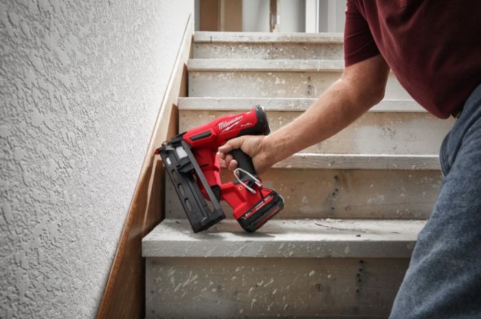 Пістолет цвяхів акумуляторний безщітковий MILWAUKEE M18 FN16GA-202X (32-64мм)(ЗУ+2Х2Ач)