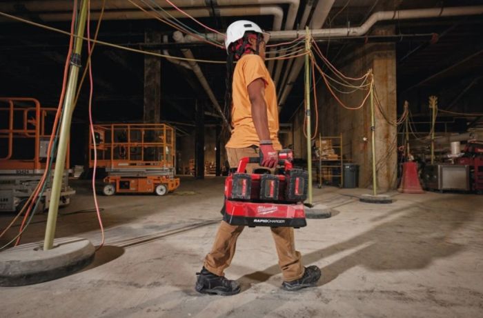 Зарядний пристрій MILWAUKEE M18 PC6 (на 6 акк.) PACKOUT, (заміна на 4932498551)