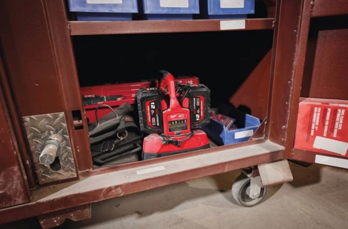 Зарядний пристрій MILWAUKEE M18 PC6 (на 6 акк.) PACKOUT, (заміна на 4932498551)