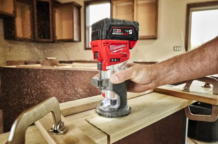 Фрезер акумуляторний кромковий MILWAUKEE M18 FTR8-0X (каркас+HDкейс)