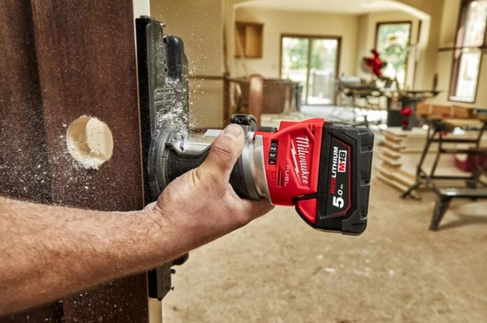 Фрезер акумуляторний кромковий MILWAUKEE M18 FTR8-0X (каркас+HDкейс)