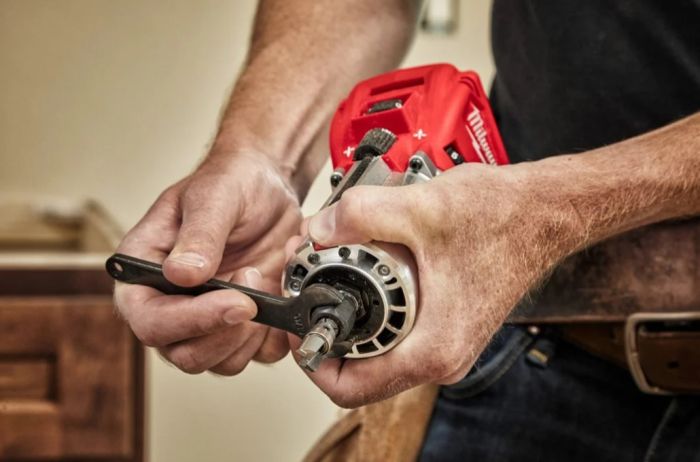 Фрезер акумуляторний кромковий MILWAUKEE M18 FTR8-0X (каркас+HDкейс)