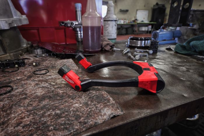 Ліхтар світлодіодний акумуляторний шийний (зарядка через USB) MILWAUKEE L4 NL400-301