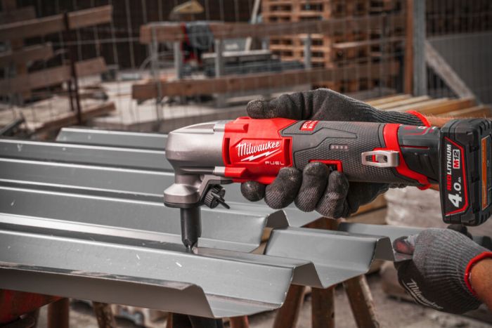 Ножиці по металу акумуляторні безщітковий MILWAUKEE M12 FNB16-0 (каркас)