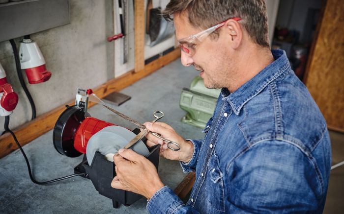 Верстат точильний, Einhell TC-WD 200/150, 250 Вт диск сухої заточки 150 мм, диск вологої заточки 200 мм, вологе/сухе заточування