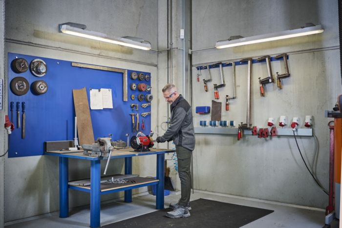 Верстат точильний, 350 Вт, 2980 об/хв, диск 150 мм, диск-щітка для зачищення