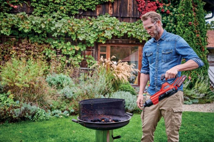 Повітродувка акумуляторна Einhell GE-UB 18/250 Li E  X-Change, 18В, акумулятор 4 Аг, 15000 об/хв, видування 250 км/год, 120 м3/год, електронне регулювання швидкості, 3 трубки-насадки