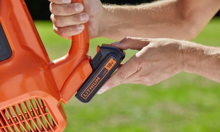 Повітродувка акумуляторна BLACK+DECKER BCBL200L