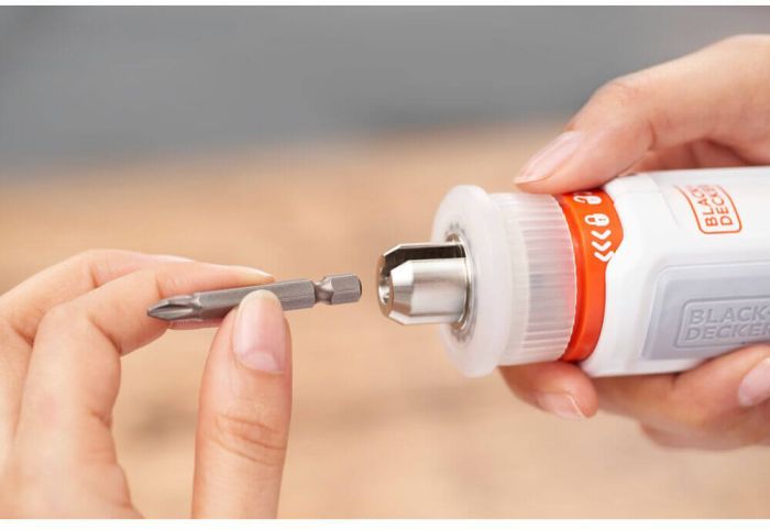 Акумуляторна викрутка BLACK+DECKER BCRTA01