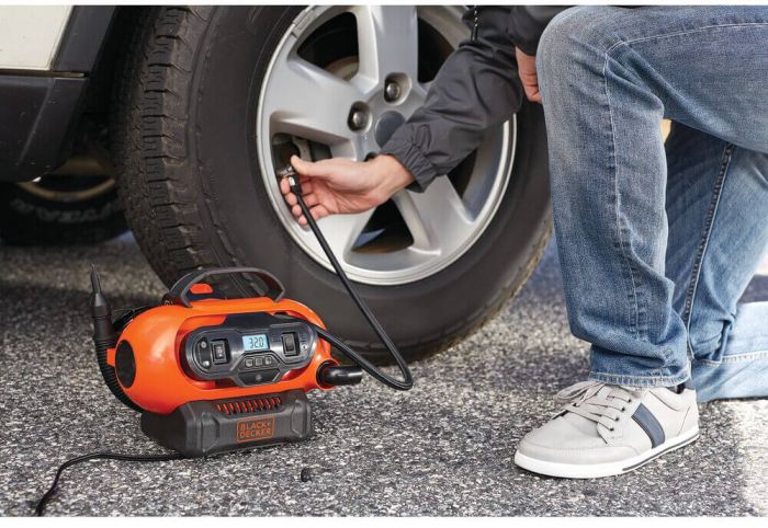 Компресор автомобільний акумуляторний BLACK+DECKER BDCINF18N