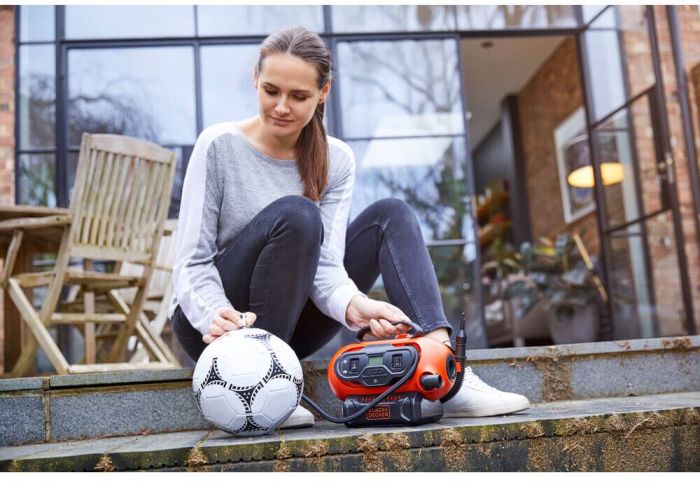 Компресор автомобільний акумуляторний BLACK+DECKER BDCINF18N