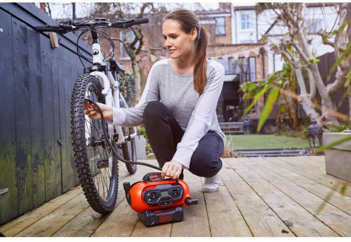 Компресор автомобільний акумуляторний BLACK+DECKER BDCINF18N