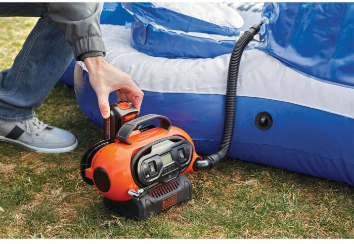 Компресор автомобільний акумуляторний BLACK+DECKER BDCINF18N