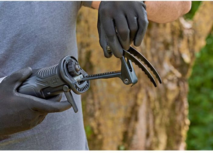 Пила шабельна мережева BLACK+DECKER BES301