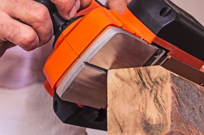 Рубанок мережевий BLACK+DECKER BEW712