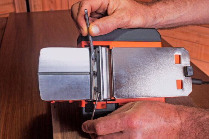 Рубанок мережевий BLACK+DECKER BEW712