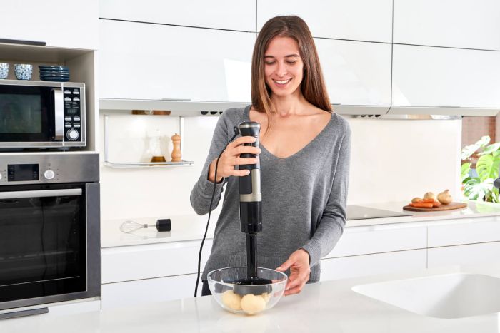 Ручний блендер BLACK+DECKER BXHBA1500E