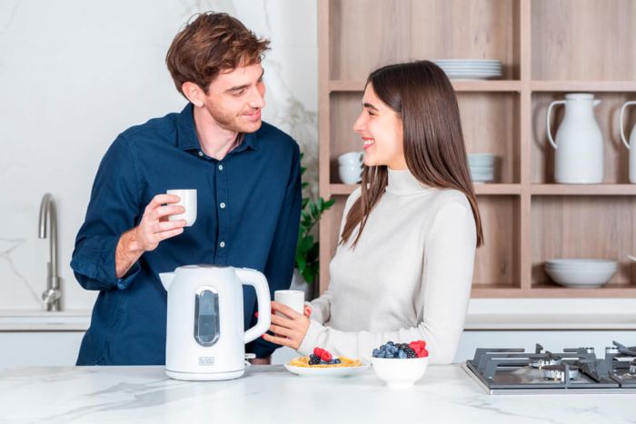 Електрочайник BLACK+DECKER BXKE2204E