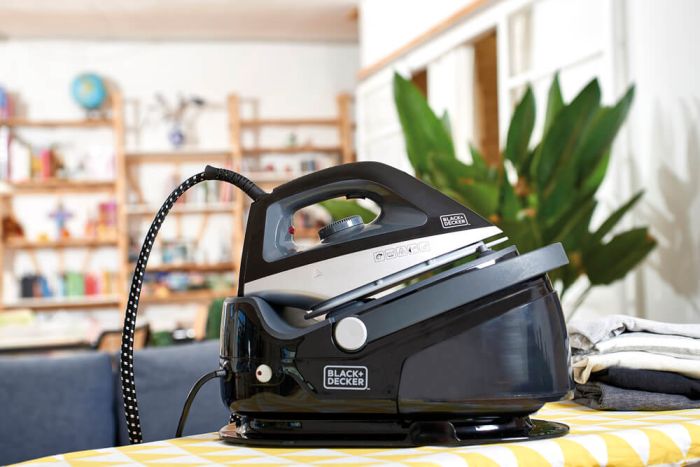 Праска з парогенератором BLACK+DECKER BXSS2200E