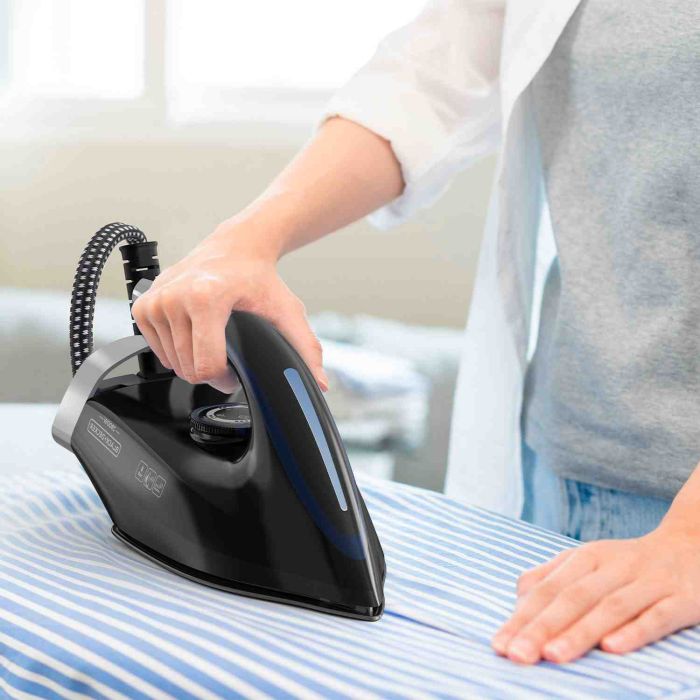 Праска BLACK+DECKER BXSS2800E
